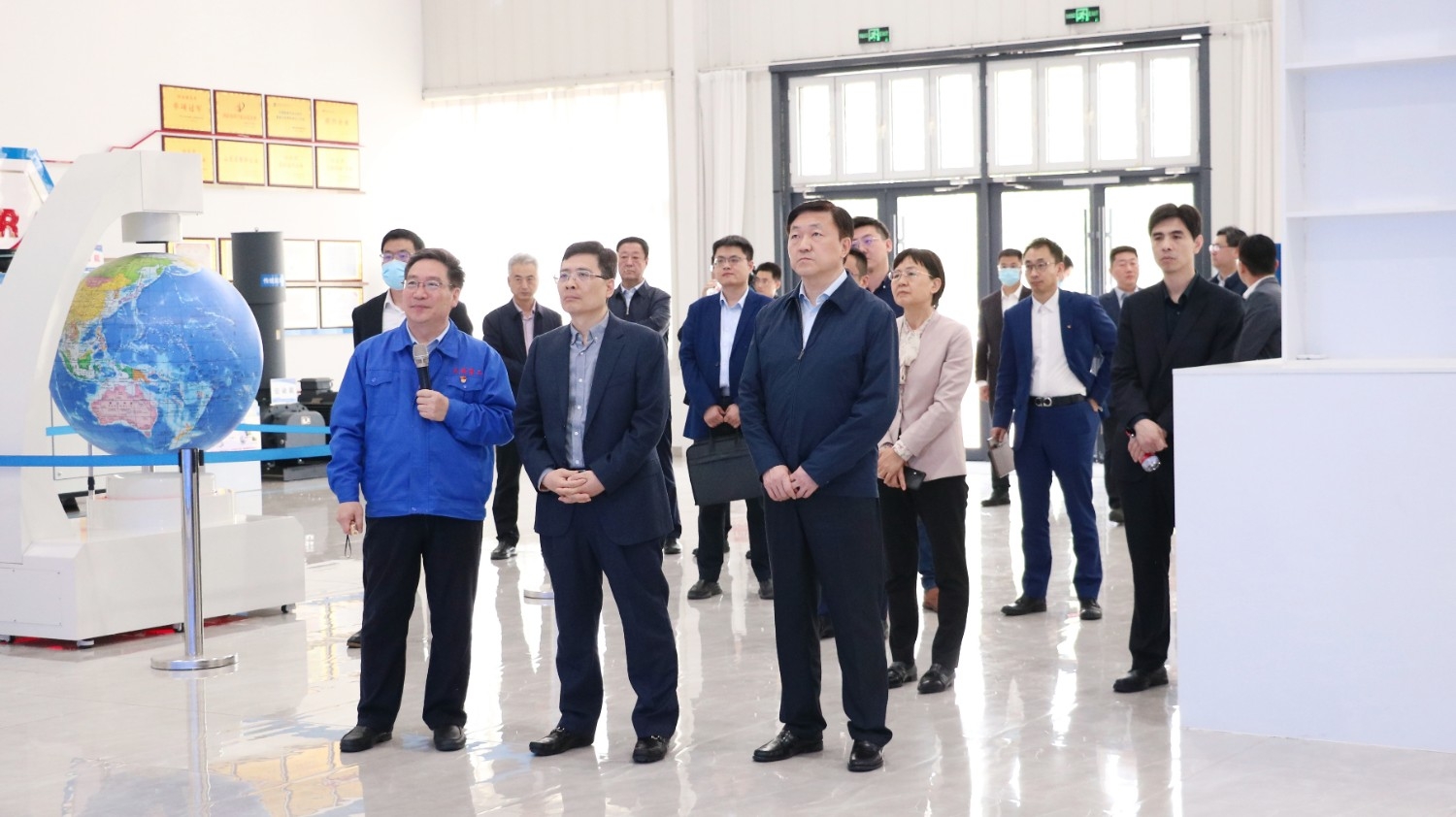 海爾集團(tuán)黨委書記、董事局主席、首席執(zhí)行官周云杰蒞臨天瑞重工考察